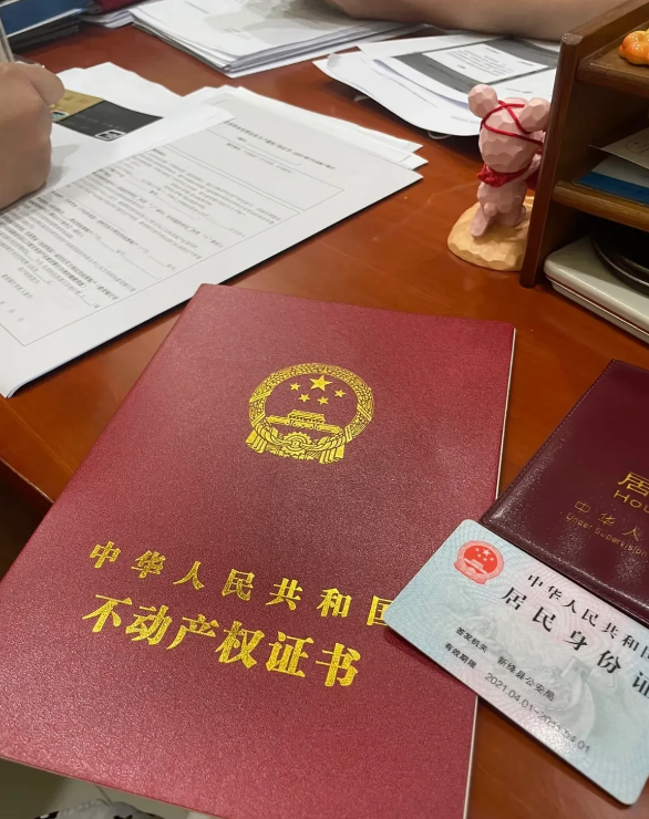 现在买房，简直步步惊心。

网上都在说，25-26年房价会暴跌，房子马上白菜价。