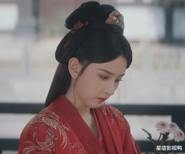 《折腰》播半小时，热度破23000，5月最期待的权谋剧开播就