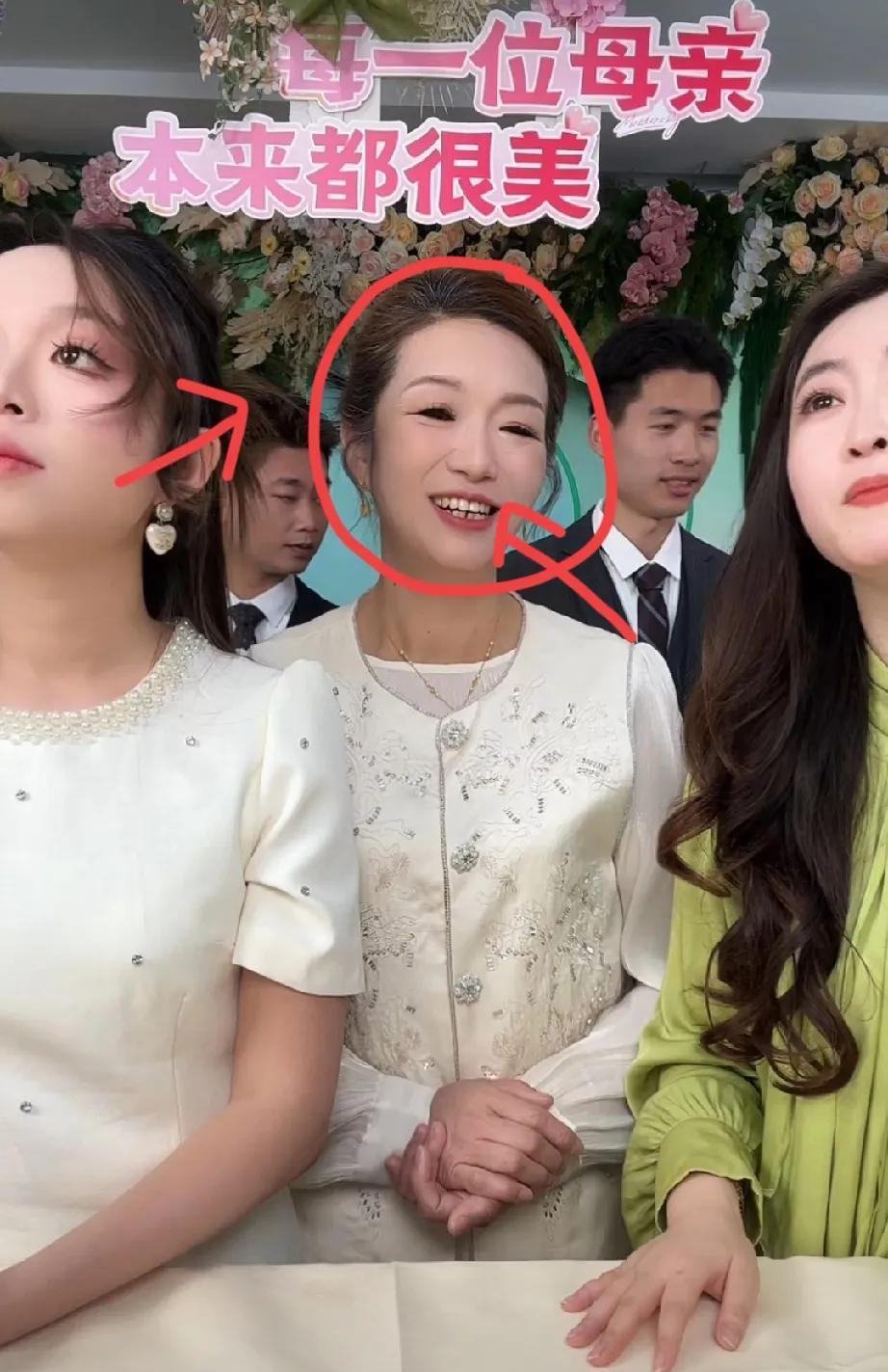 许健华才是打工人的典范
五一旅游直播两不误，今天第二次直播让我意识到一个问题，她