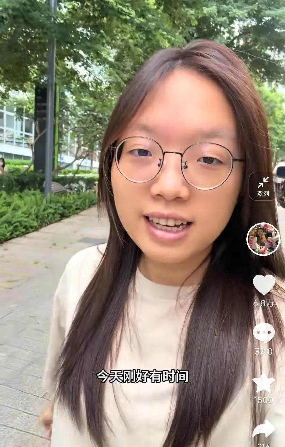 有钱了，网红了，孩子也跟妈妈亲了，大家说是不是这样？
当初大妹大半夜拉着许妈妈给