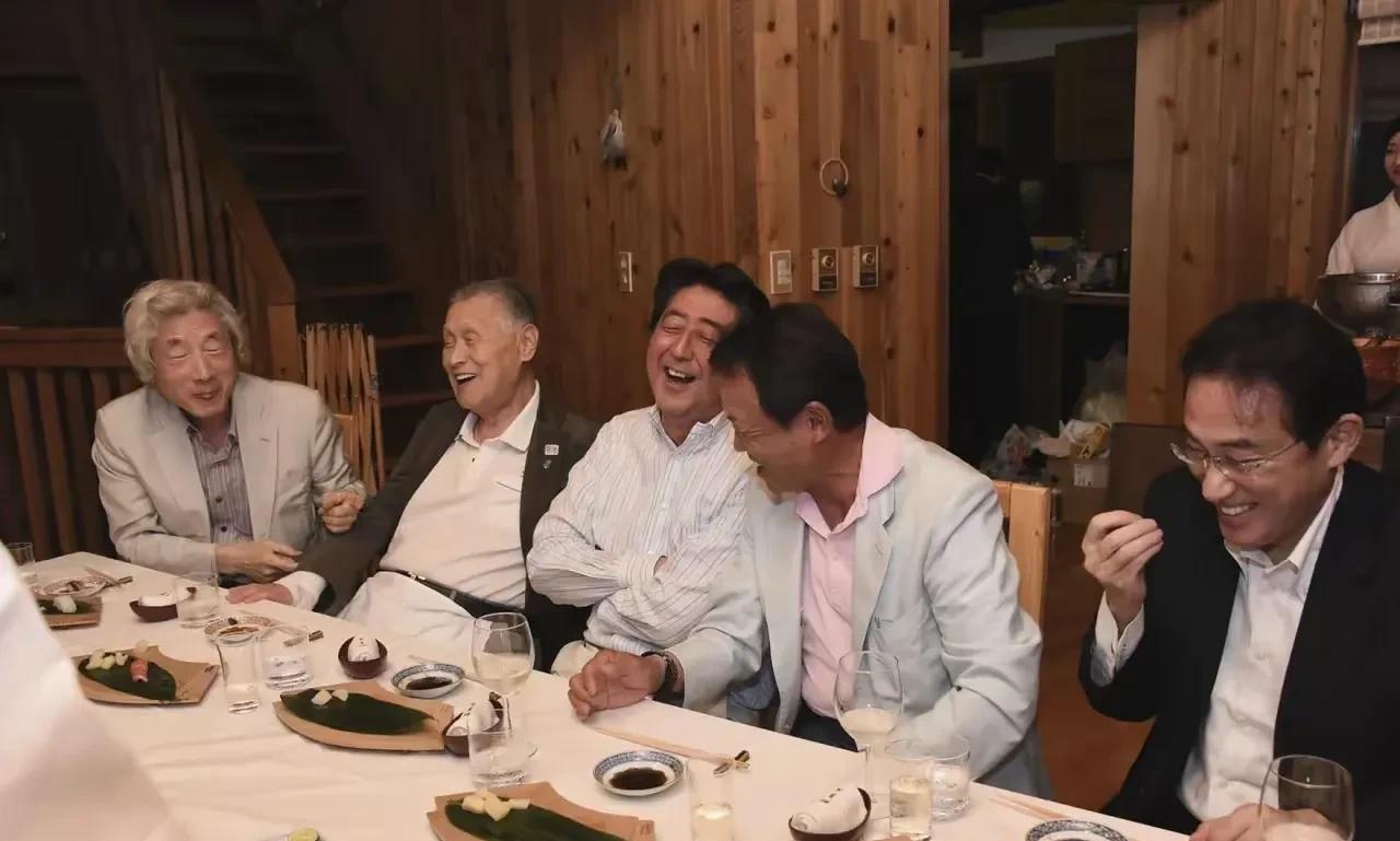 普京从2000年任职总统以来，一直勤勤恳恳为俄罗斯人民服务至今。他曾对俄罗斯人民