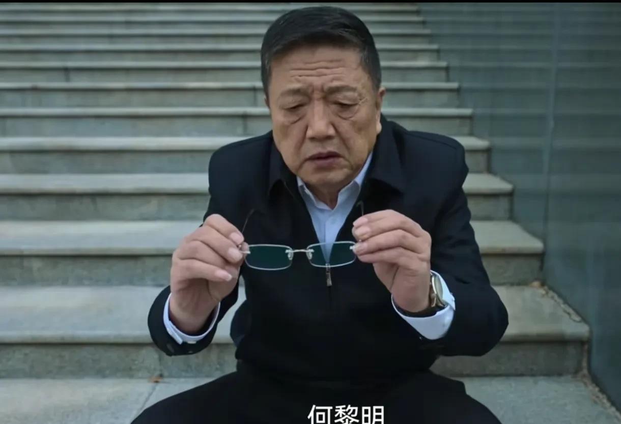 狂飙中很不合理的一点就是赵立冬的保护伞是何黎明。
赵立冬作为京海市市长，本身就是