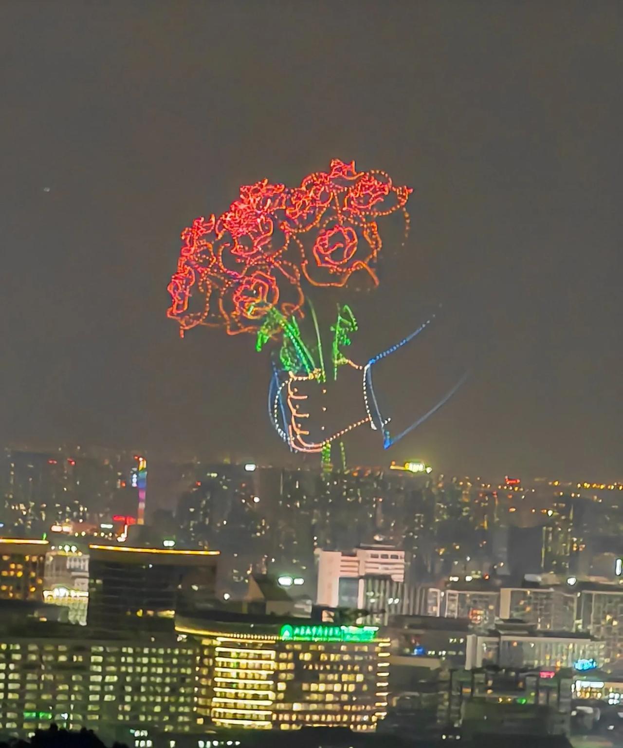 采一束玫瑰送给您！
        今日不雨（这是1977年底在烟台参加高考时古
