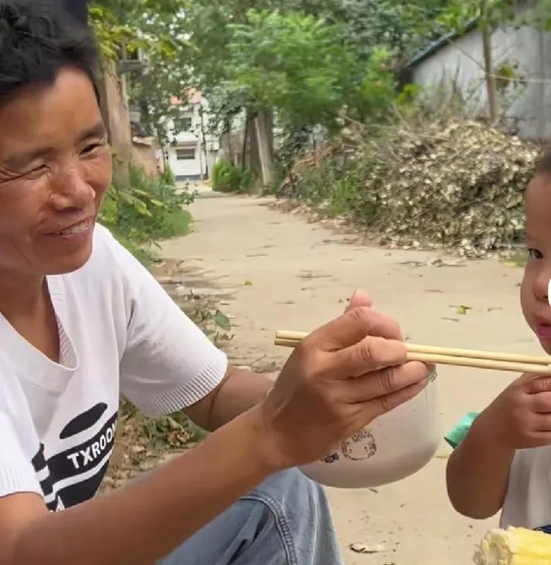 一个叫娟的拾荒的女人，她今年40多岁，前后嫁了两个男人，共生了10个孩子，有一次