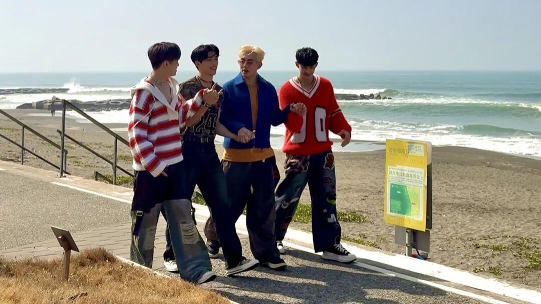 U: NUS改编《刷到脸红红》 携手华友联打造岁末焕新曲