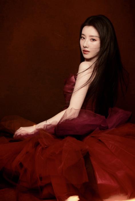 王鹤润确实很适合演这种“疯美人”的角色，简直了！