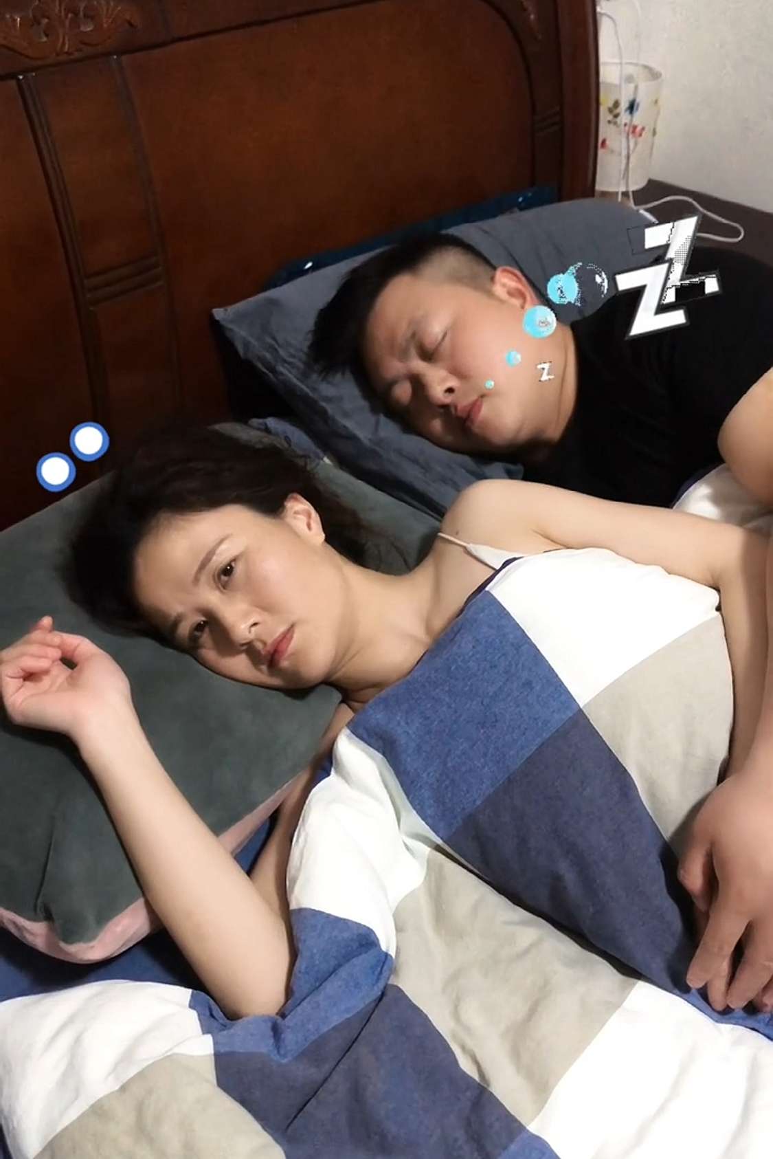 大哥呼噜打太响，嫂子受不了了。