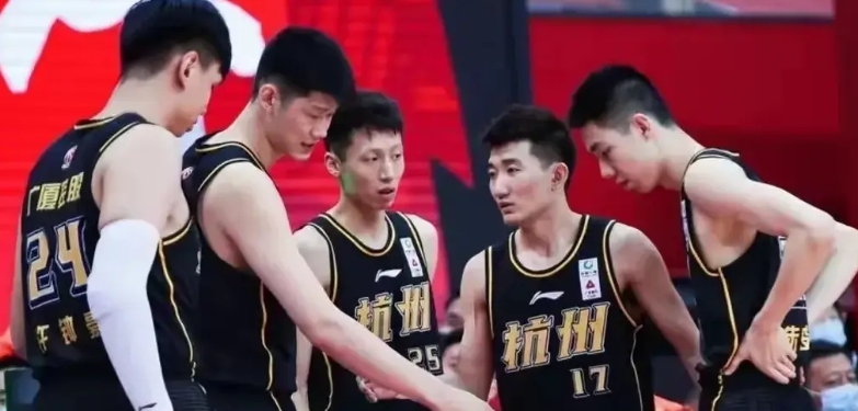 还没出汗你就倒下了？今年的广厦太强了！

季后赛八强赛，广厦队110-93大胜青