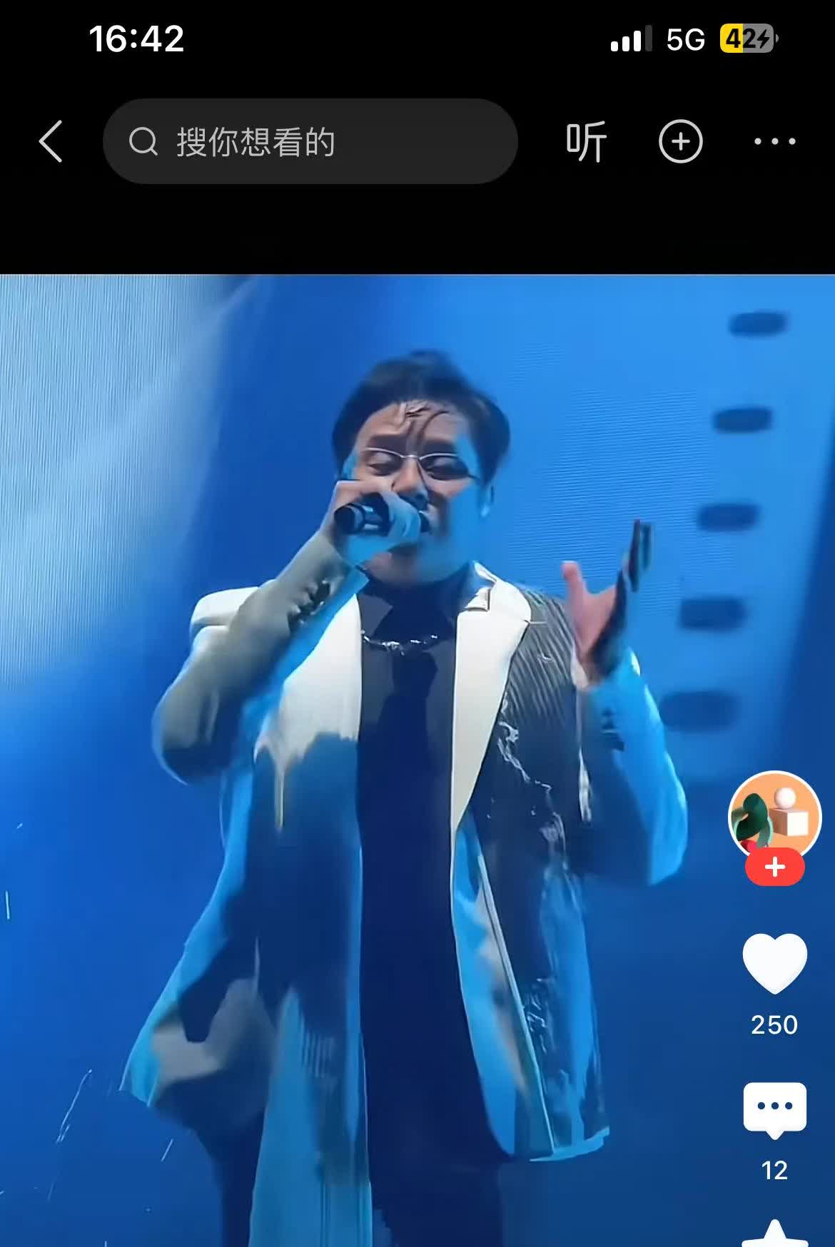 刘德华和谭咏麟的关系如何？
两个关系应该一般，平时也很少见他们有过交集。虽然他