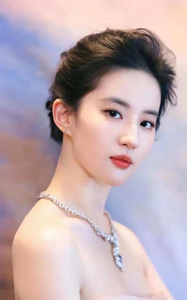刘亦菲新剧重剪四次，周星驰《女足》杀青，内娱到底在卷什么？
娱乐圈的魔幻操作，永