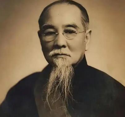 1943年，国府主席林森出车祸重伤住院，蒋介石问戴笠：“林主席的车祸，是不是你安