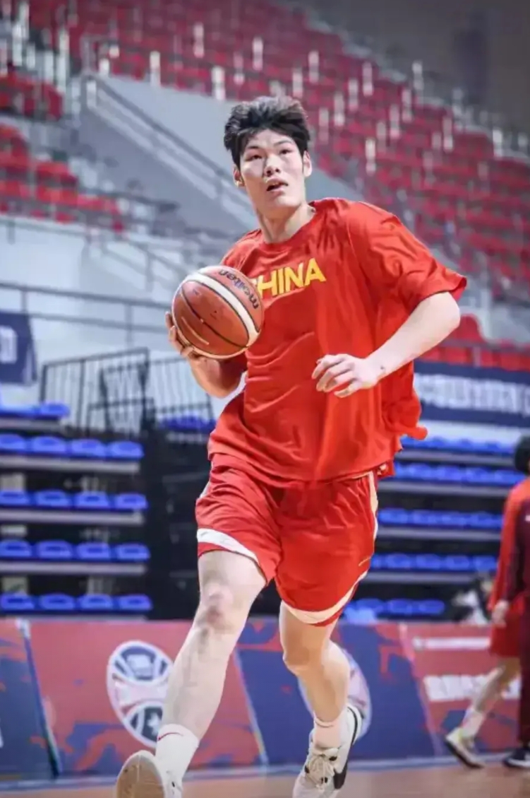 国内联赛和球员水平太差了。刘李5月份刚刚参加u22全运会预赛，也单场坎过45+1