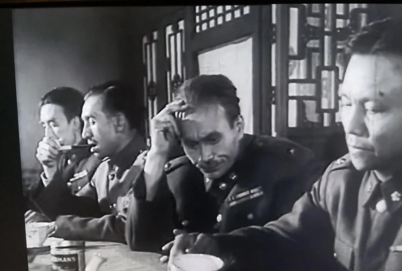 这几位饰演反派的演员，在1962年拍摄的这部片子中出演国民党军官。
看着都熟悉吧