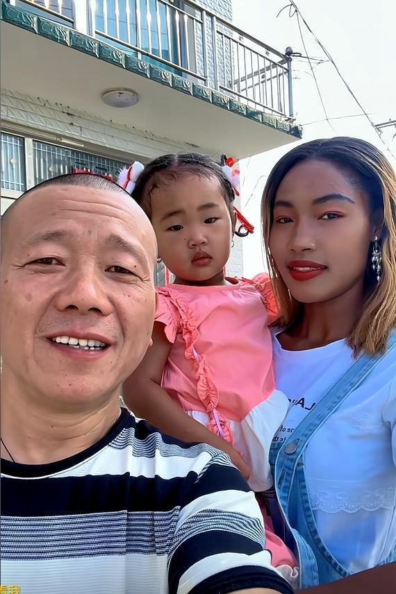 非洲黑珍珠爱上湖北大叔，大叔大她29岁，彩礼不要只想嫁到中国。相差整整29岁！一