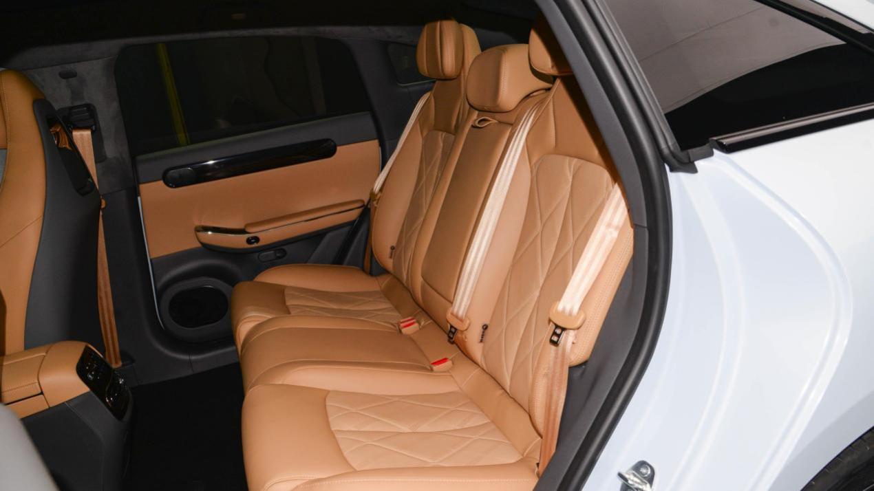 超5米车长，油耗4.9L，无框车门+铝合金悬架，难怪Ta会火