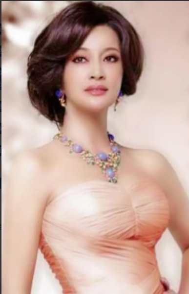 1982年，刘晓庆到南京演出，遇见了正在拍戏的迟志强，晚上几杯酒下肚后，刘晓庆让