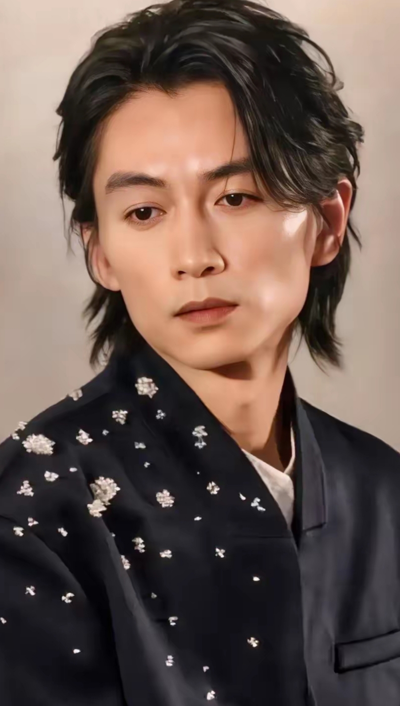 陈晓：看看他为角色瘦脱相的样子，谁还敢说流量演员不敬业？

我真心疼他！一边是某