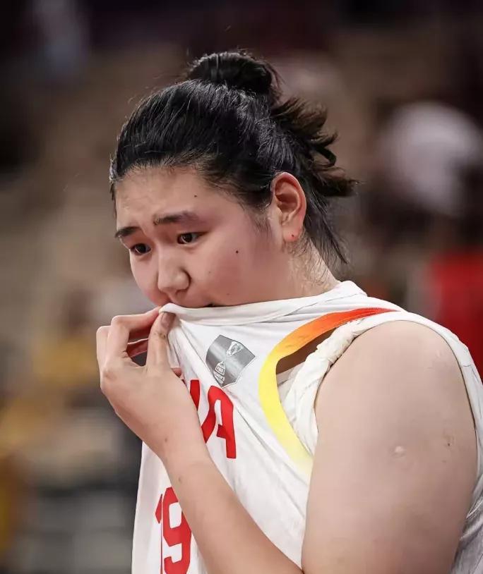 张子宇能成为世界女篮的第一中锋？这可不是瞎说，张子宇长得那么高已经很罕见了，竟然