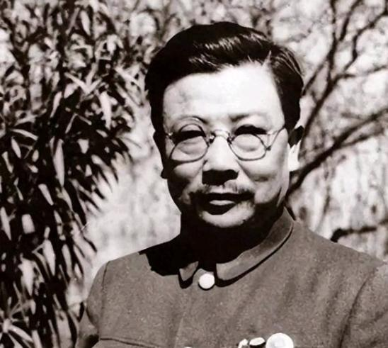 抗美援朝停战谈判时，美国派出了5名谈判高手，我方正商量着派谁去谈判时，毛主席直接