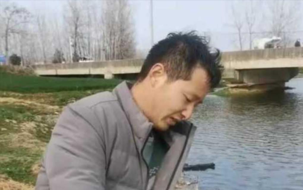 泪目！2022年，27岁河南小伙跳河救人，在体力耗尽时，他给被救女子说了句遗言：