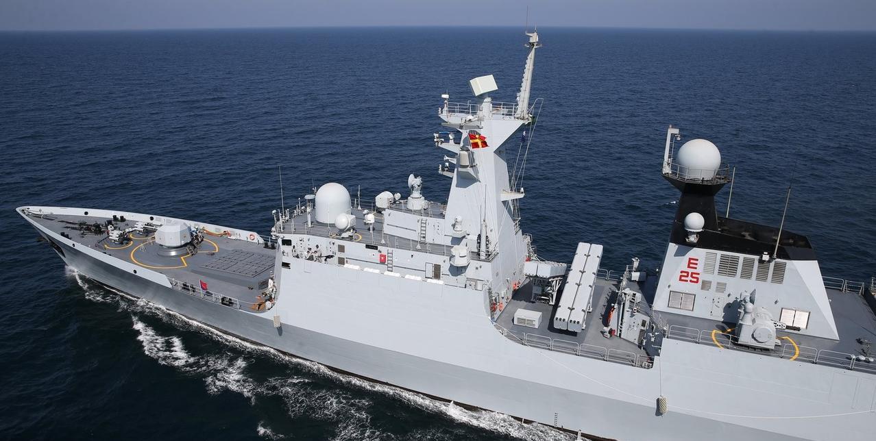 巴基斯坦海军的中国造054A/P型护卫舰“ 蒂普苏丹”号在 AMAN-2025 