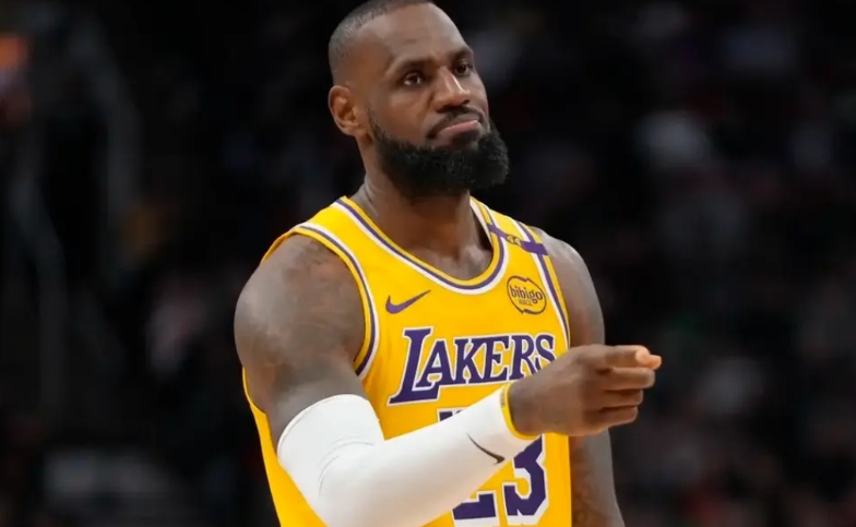 24-25赛季NBA球员收入最高的5位球员：

1、勒布朗·詹姆斯（湖人）
总收
