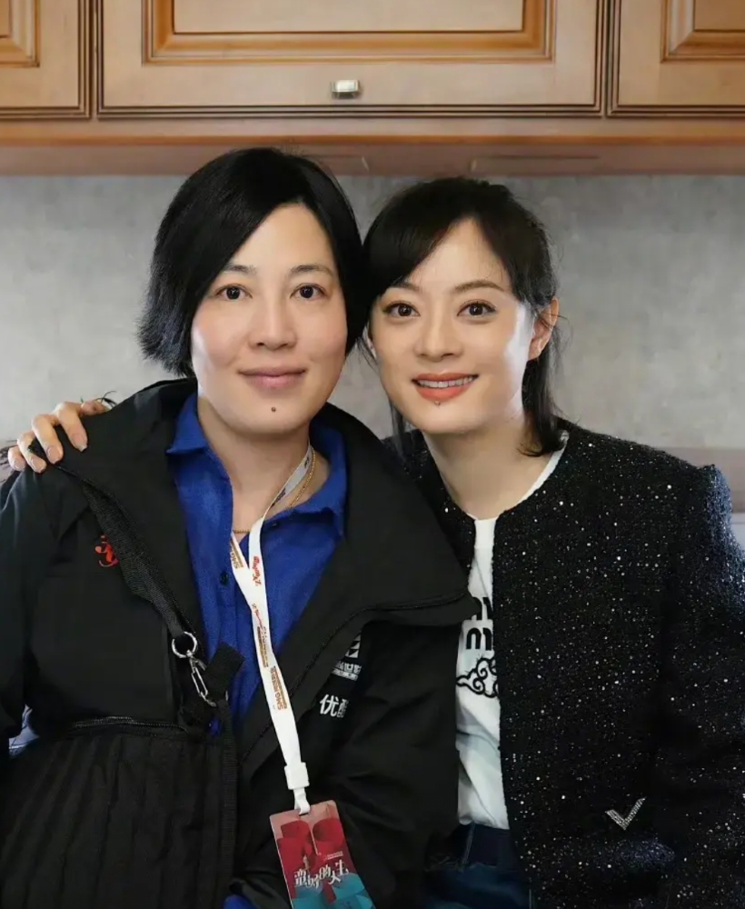 孙俪的眼睛凸了又怎样？还是比普通人漂亮呀！
其实做演员，尤其是做女演员，确实也蛮