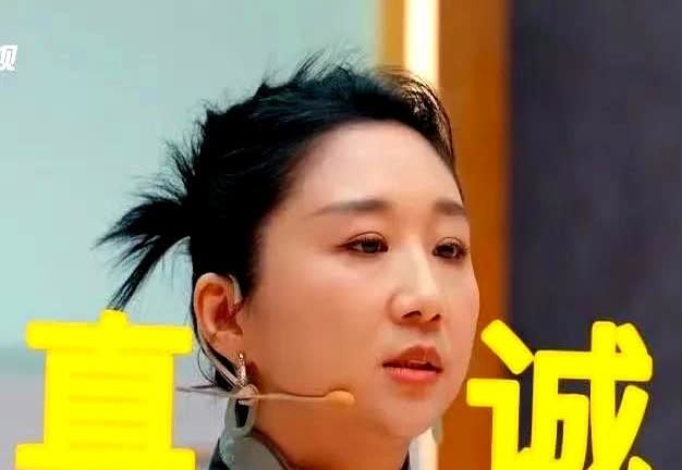 傅首尔应该是离婚女星中最倒霉的。

别人离了婚都是美美瘦身搞事业，她倒好，直