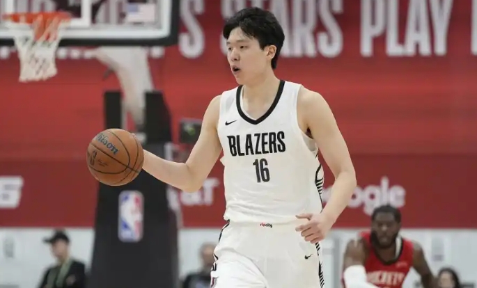 开拓者夏联主帅：我出国打球时比杨瀚森还大，适应得都没他这么好
开拓者夏联主帅罗尼