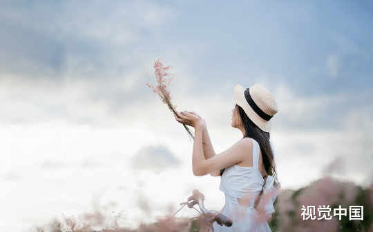 胃痉挛住院期间，男友给我带了一束花，可我出院后第一件事就是去公司罢免了他执行董事的职位