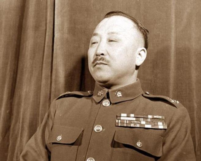 1950年，卫立煌在香港闲逛，听到有人说：“这不是卫立煌吗？”卫立煌神色一变，对