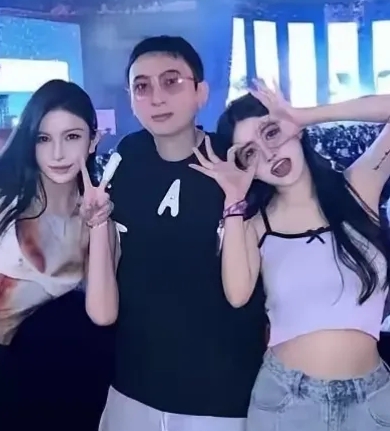 说实话现在社会环境这么卷，王思聪真活成了多少人的心中样子，其实他只要不折腾，他永