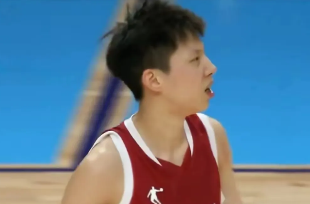 中国大运会女篮逆天改命，闯进决赛。在结束的大运会女篮半决赛中，中国队加时赛4分险