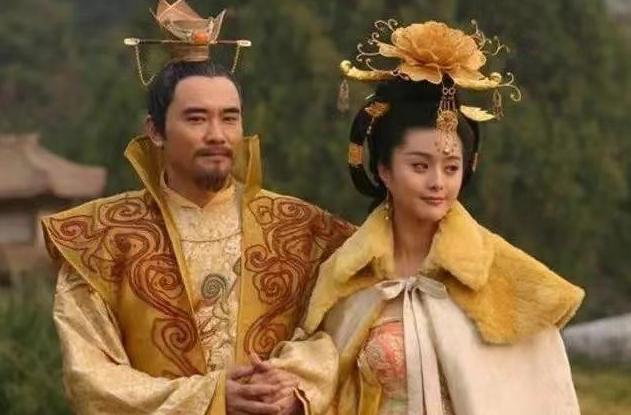 757年，73岁李隆基带600侍卫回到阔别一年的长安，新皇帝李亨派3000精骑前