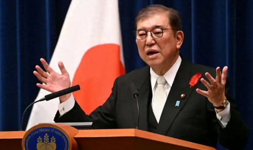 特朗普举起关税大棒，日本顿时叫苦连天，直呼正遭遇“国难”，甚至可能因此加速向中国