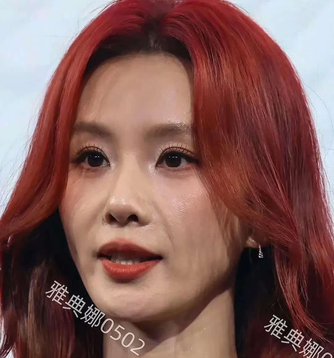 天啊，刘诗诗的脸咋变成这样了？刚开始看到生图时，以为 一定是有人故意锐化，37岁