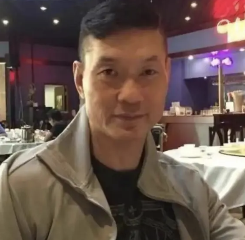 周星驰电影中的反派周比利，今昔对比，面相变化大且曾伤李连杰
