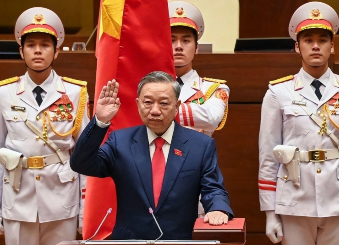 说实话，越南的表现还算机灵。前脚向美国低头达成零关税，结果被特朗普说成“毫无意义