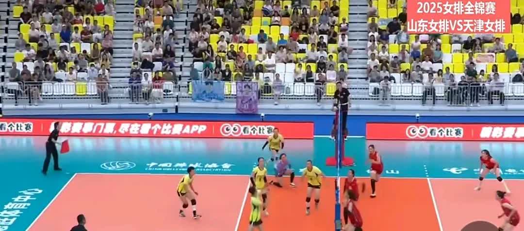山东女排3—0横扫天津女排，天津队溃不成军！
   感觉这场球天津女排似乎有所