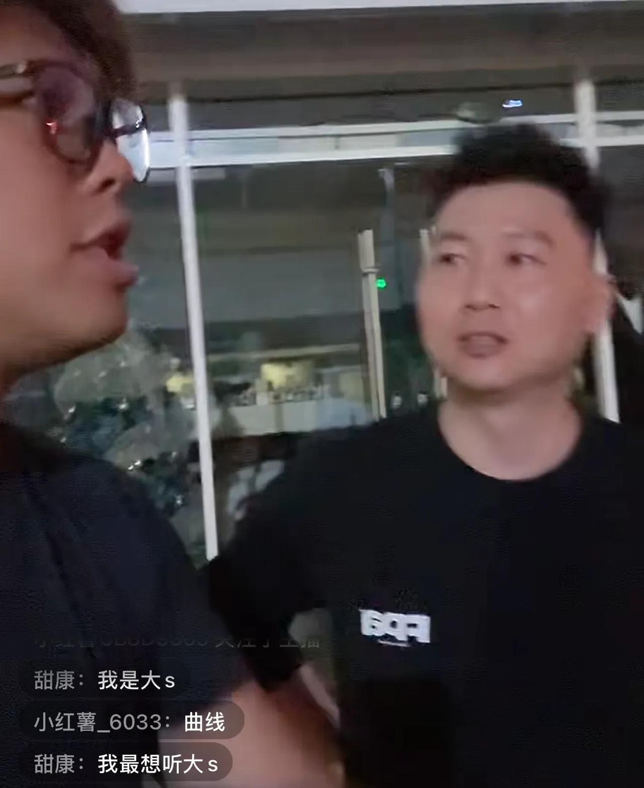 太逗了
葛斯齐现在正在直播，他在广西南宁吃地摊烧烤呢！并提前预告了今晚要爆一个大