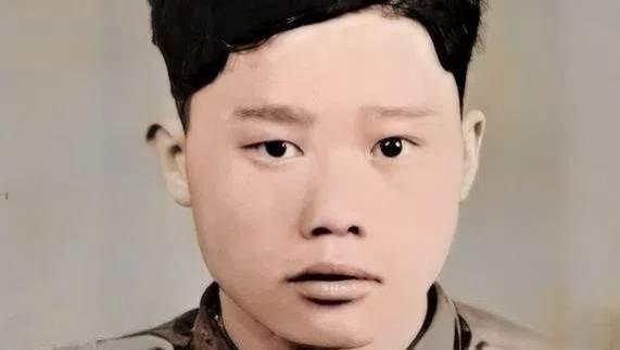 1951年朝鲜战场，拉肚子的士兵错过撤退，却成为扭转转战局的英雄