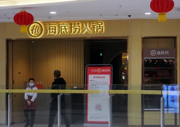 海底捞撒尿男孩后续，两男孩已被刑事拘留，并且海底捞称他们已向法院提出上诉。

海