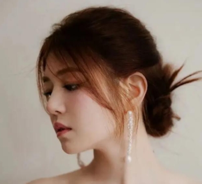 陈晓儿子转学传闻闹得沸沸扬扬，这下可以尘埃落定了。陈妍希亲自回应，儿子陈慕辰依旧