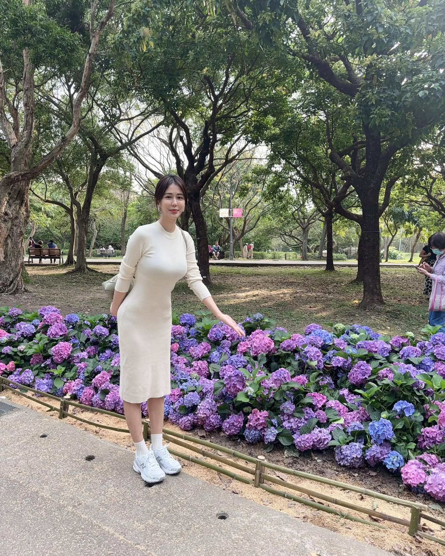 学校放假了，太无聊，只能一个人去公园逛逛