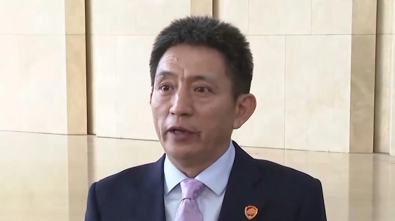 以前我们是气多钢少，现在我们已经百炼成钢！以前是我们是骨头硬，现在我们钢筋铁骨！