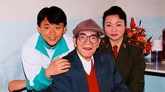 1980年，47岁的著名数学家陈景润迎娶29岁女军医，婚后生下儿子陈由伟。如今，