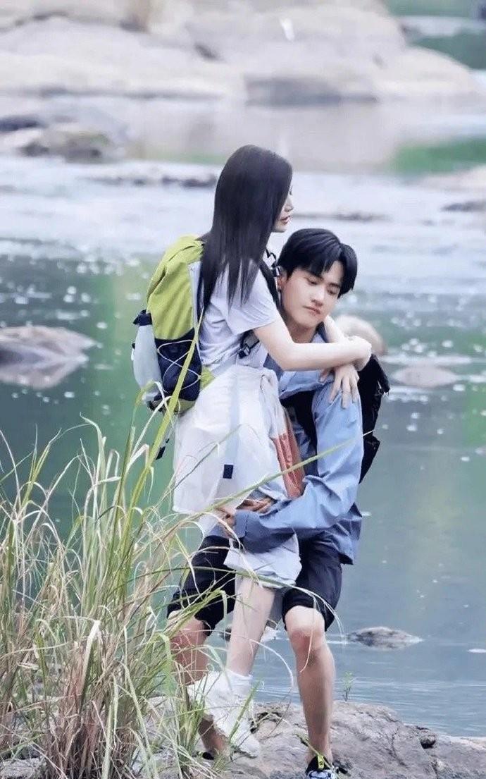 陈妍希官宣跟陈晓离婚后，丝毫没有难过伤心，反而光速将心态切换到了最佳模式。
事业
