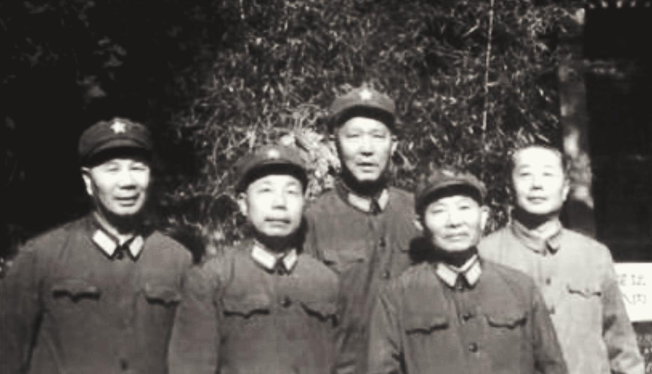 1960年，第63军军长傅崇碧少将在例行体检中，被检查出肾癌。听从医嘱，他外出散