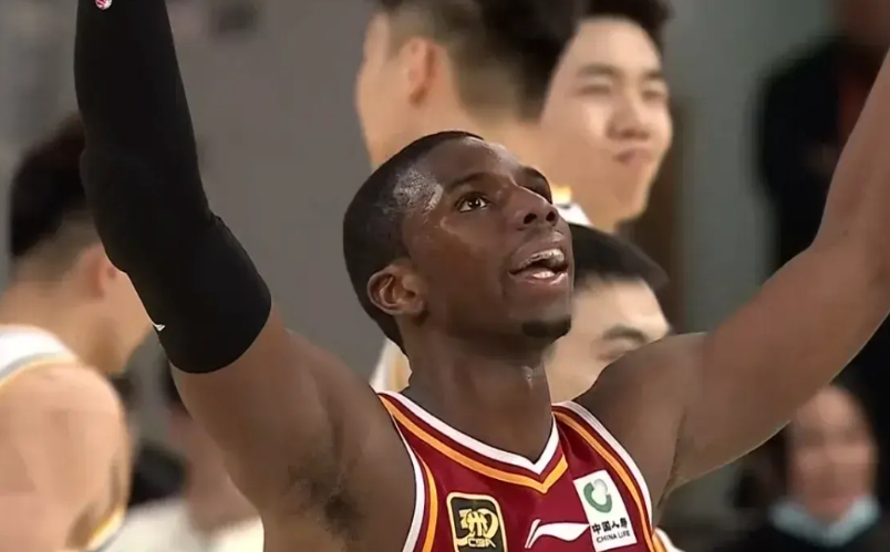 就迪亚络这身体素质，这弹跳，这速度，这爆发力，在NBA居然打不上球，最后一份合同