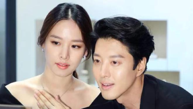 李东健被曝与小15岁姜海琳交往